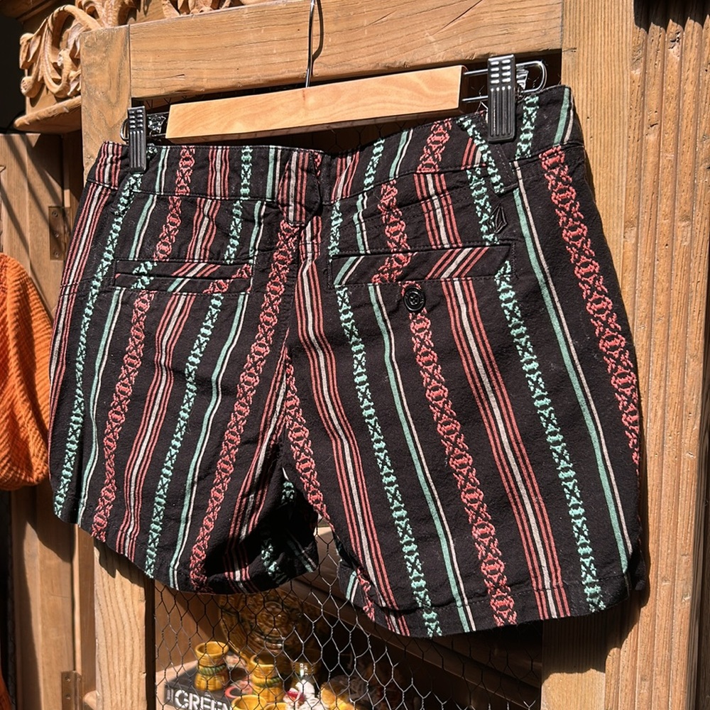 Volcom Shorts - Picture 7 of 8